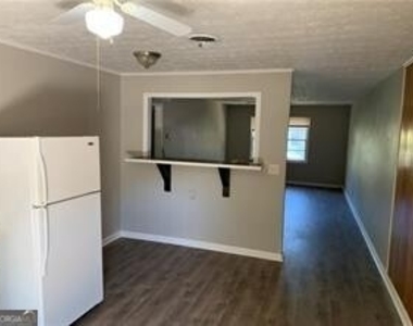 1457 Railroad Avenue - Photo Thumbnail 3