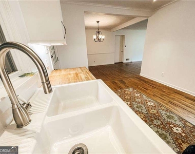 116 Indian Trail - Photo Thumbnail 7
