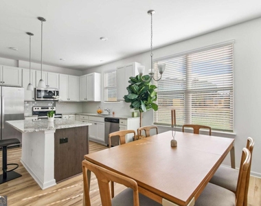 1728 Tolstoy Lane - Photo Thumbnail 12