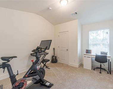 5392 Brooklands Drive - Photo Thumbnail 9