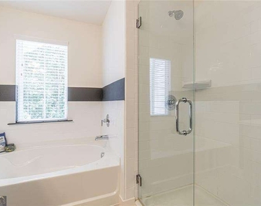 5392 Brooklands Drive - Photo Thumbnail 15