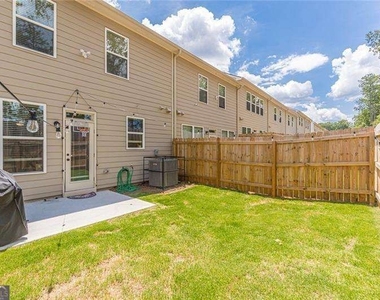 5392 Brooklands Drive - Photo Thumbnail 17