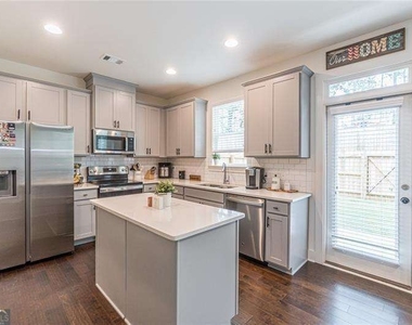5392 Brooklands Drive - Photo Thumbnail 4