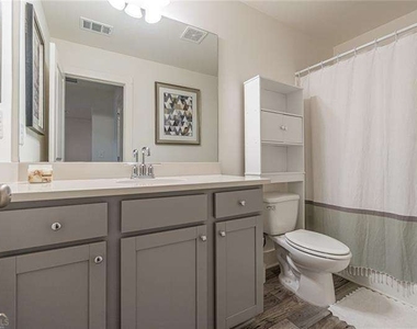 5392 Brooklands Drive - Photo Thumbnail 11