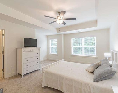 5392 Brooklands Drive - Photo Thumbnail 12