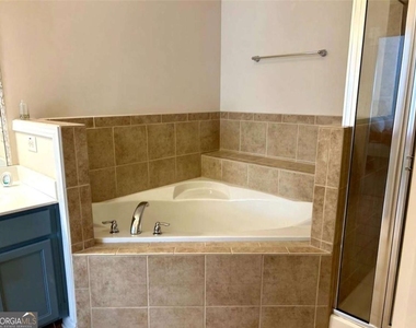 220 Stone Park Drive - Photo Thumbnail 18