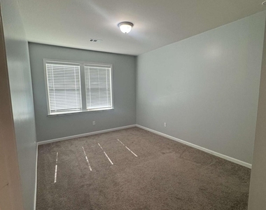 719 Saffron Boulevard - Photo Thumbnail 10