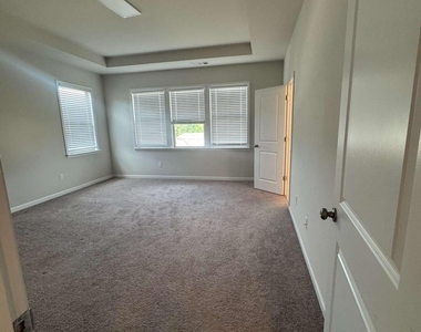719 Saffron Boulevard - Photo Thumbnail 16