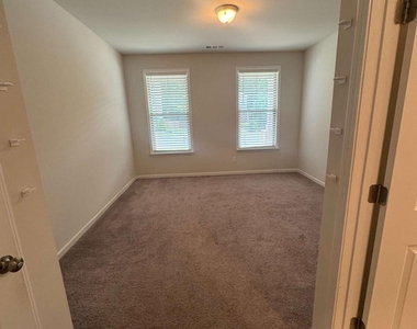 719 Saffron Boulevard - Photo Thumbnail 5