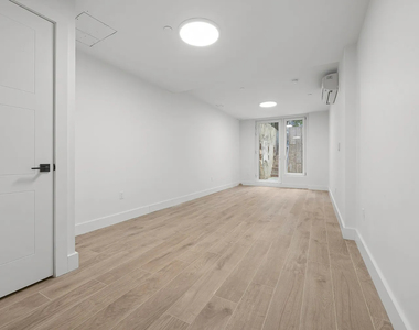 56 East 21st Street - Photo Thumbnail 6