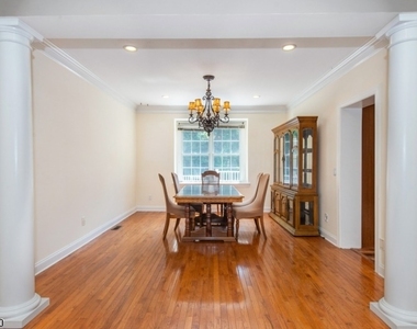 5 Savannah Court - Photo Thumbnail 3