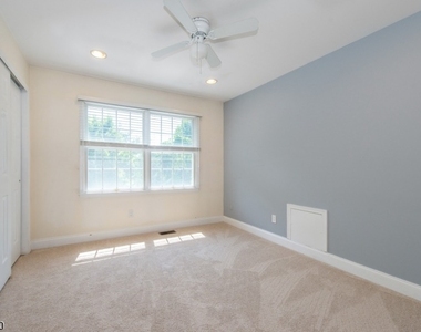5 Savannah Court - Photo Thumbnail 15