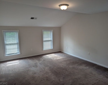 174 Snyder Ave - Photo Thumbnail 38