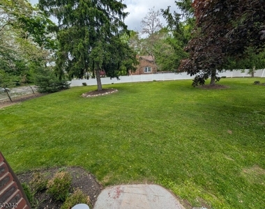 174 Snyder Ave - Photo Thumbnail 19