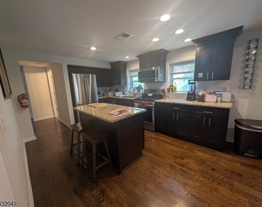 174 Snyder Ave - Photo Thumbnail 5