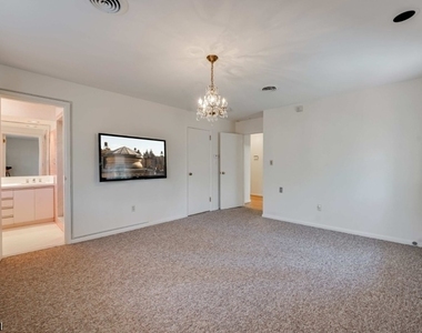 17 Oxford Dr - Photo Thumbnail 11