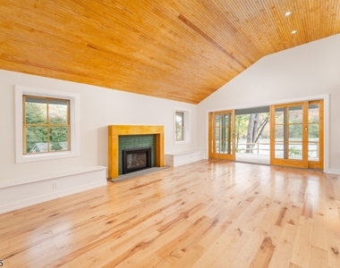 232 W Shore Dr - Photo Thumbnail 17