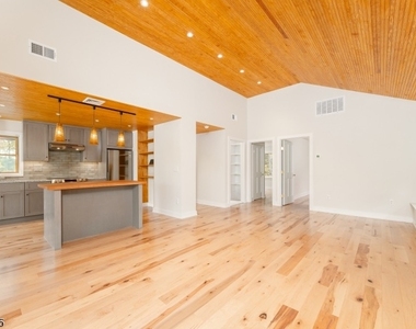 232 W Shore Dr - Photo Thumbnail 19