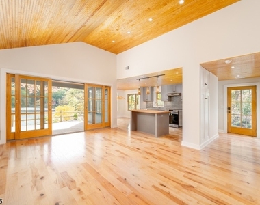 232 W Shore Dr - Photo Thumbnail 31