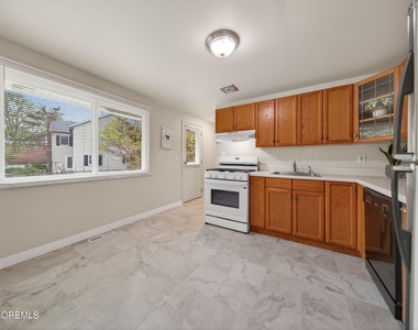 29 Demmert Avenue - Photo Thumbnail 11