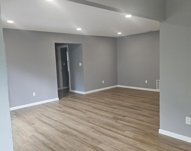 42 Diane Drive - Photo Thumbnail 13