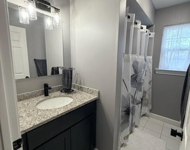 42 Diane Drive - Photo Thumbnail 3