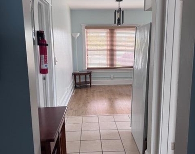 415 Sunset Avenue - Photo Thumbnail 15