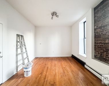 West 125 Street - Photo Thumbnail 5