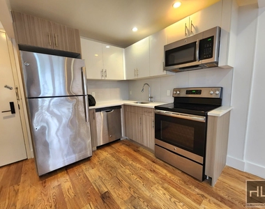 West 162 Street - Photo Thumbnail 5