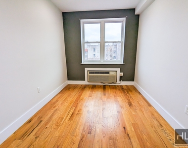 West 162 Street - Photo Thumbnail 3