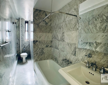 East 56 Street - Photo Thumbnail 3