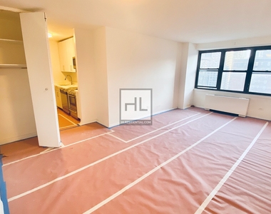 E 82 St - Photo Thumbnail 5