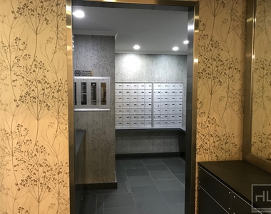 East 56 Street - Photo Thumbnail 3