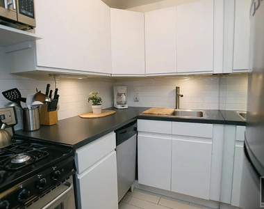 West 72 Street - Photo Thumbnail 4