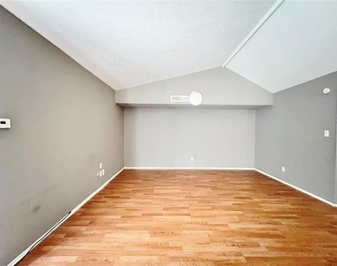 6011 Dooley Drive - Photo Thumbnail 3