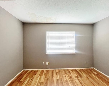 6011 Dooley Drive - Photo Thumbnail 9