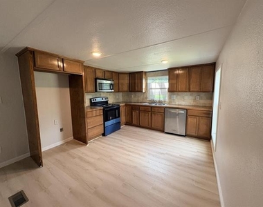 117 Oxbow Street - Photo Thumbnail 5