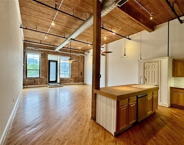 3026 Commerce - Photo Thumbnail 2