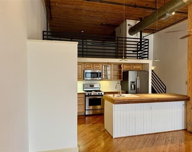 3026 Commerce - Photo Thumbnail 7