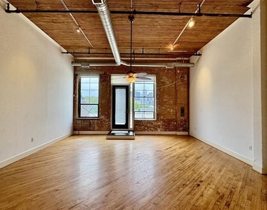 3026 Commerce - Photo Thumbnail 3