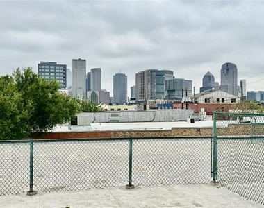 3026 Commerce - Photo Thumbnail 15