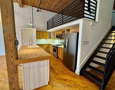 3026 Commerce - Photo Thumbnail 6