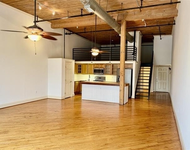 3026 Commerce - Photo Thumbnail 16