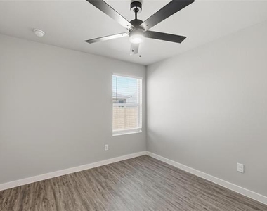 2854 Glennster Street - Photo Thumbnail 13