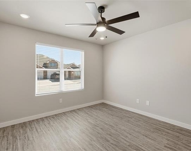 2854 Glennster Street - Photo Thumbnail 22