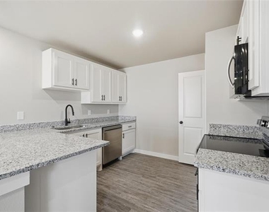 2854 Glennster Street - Photo Thumbnail 8