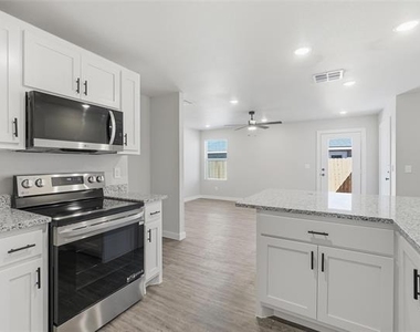 2854 Glennster Street - Photo Thumbnail 10