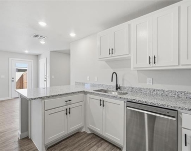 2854 Glennster Street - Photo Thumbnail 11