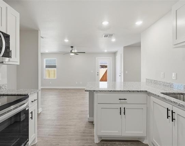 2854 Glennster Street - Photo Thumbnail 12