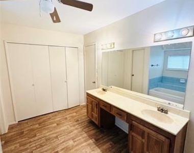 8513 Kensington Drive - Photo Thumbnail 6